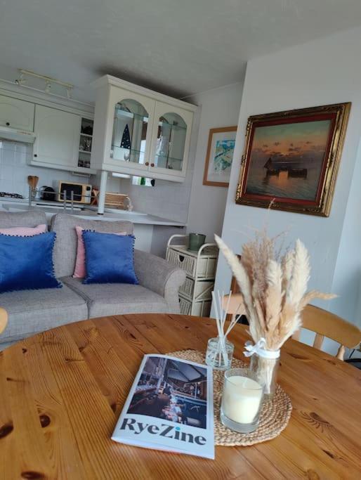 Stunning 1 Bedroom Apartment Over Looking River Rye Exterior photo